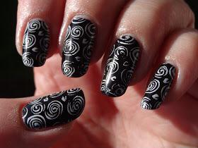 newpolishlover's tweet photo. B&amp;W ROSES🌹 &amp; contest
http://t.co/tftHJDp8aR #giveaway #notd #bbloggers @FemaleBloggerRT @BloggerBees @FabBloggersRT http://t.co/VE2LWTzeu0