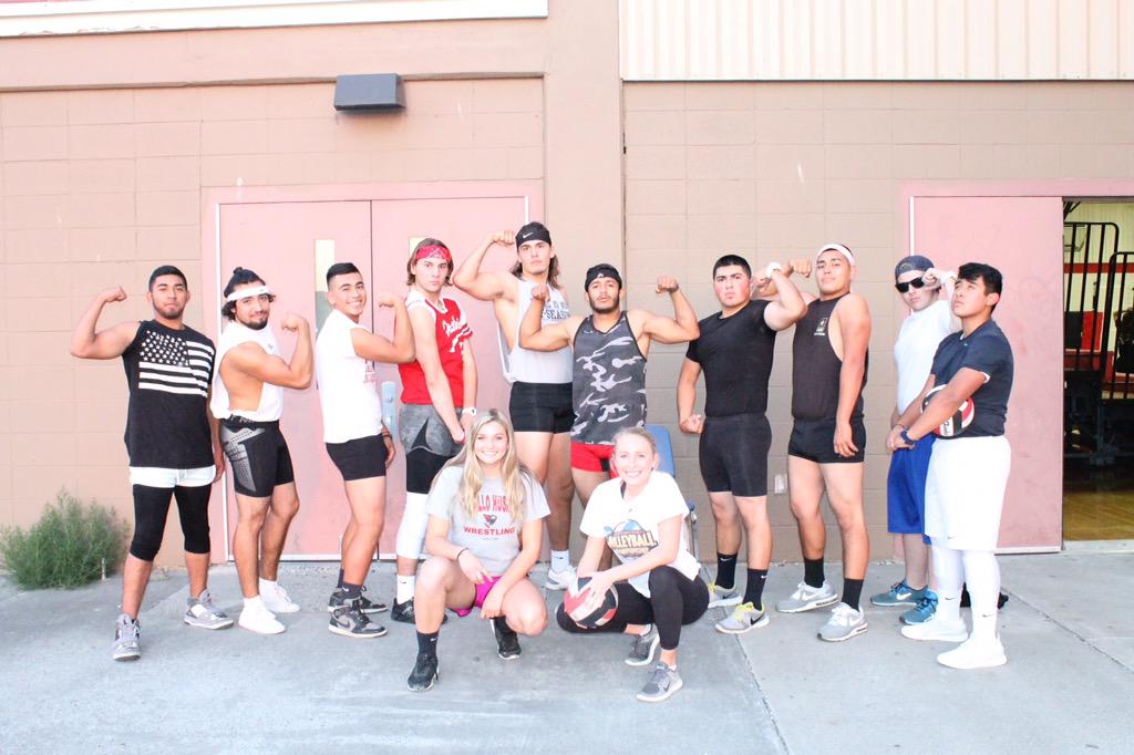 OthelloYB's tweet photo. Email Submission:
"#SeniorPower #HaveSomeClass #WeRunTheSchool #OthelloYB16 " http://t.co/XXCBlVAHIH