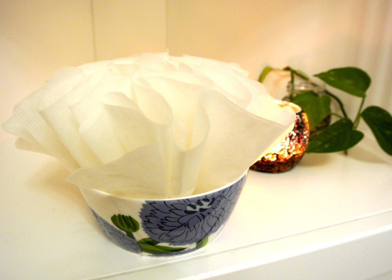 笠間芙美 ホルン奏者 音楽講師 氷点下になって急に空気が乾燥してきたのでコーヒーフィルター加湿器を枕元に設置 自然気化式eco 加湿器とか割と高く売ってるけど コーヒーフィルターで十分良い仕事する ま お洒落感はないけどね これで明日の朝は喉