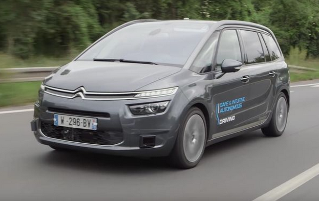 PSA Peugeot Citroën heeft met één van de vier autonoom rijdende auto's van Parijs naar Bordeaux gereden.