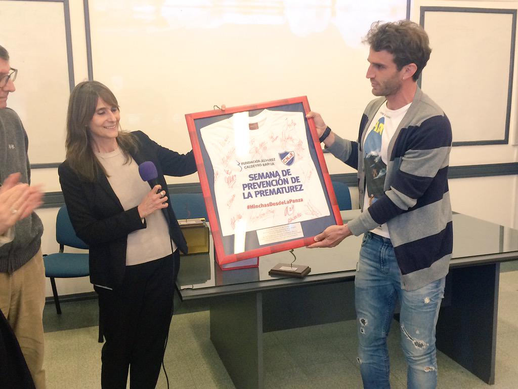 Nacional's tweet photo. La Fundación Álvarez Caldeyro Barcia reconoce a #Nacional por la campaña @HinchasDLPanza ¡¡Gracias!! http://t.co/w9Si5qlsO4