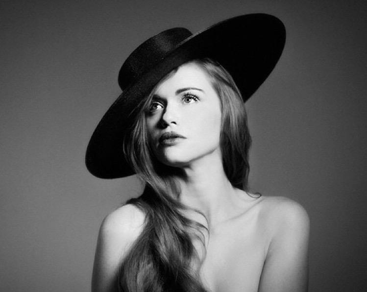 Happy birthday to my queen,my bae,Holland Roden. May all your dreams come true!love you   