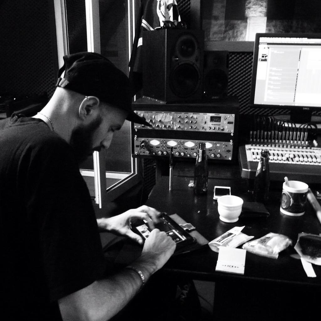 DakotaMath's tweet photo. Reprise des séances au studio " O Stud " avec Monsieur 6000 . http://t.co/Vf5NMlxIqz