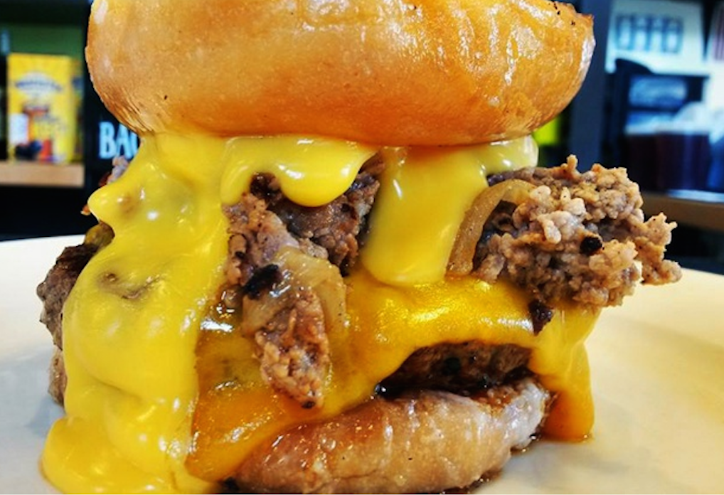 Wooderice215's tweet photo. Popular burger spot @PYTBurger is moving out of the Piazza! http://t.co/piY5hZb0fj #pyt #pytburger #wooderice http://t.co/9v37PHm8nq