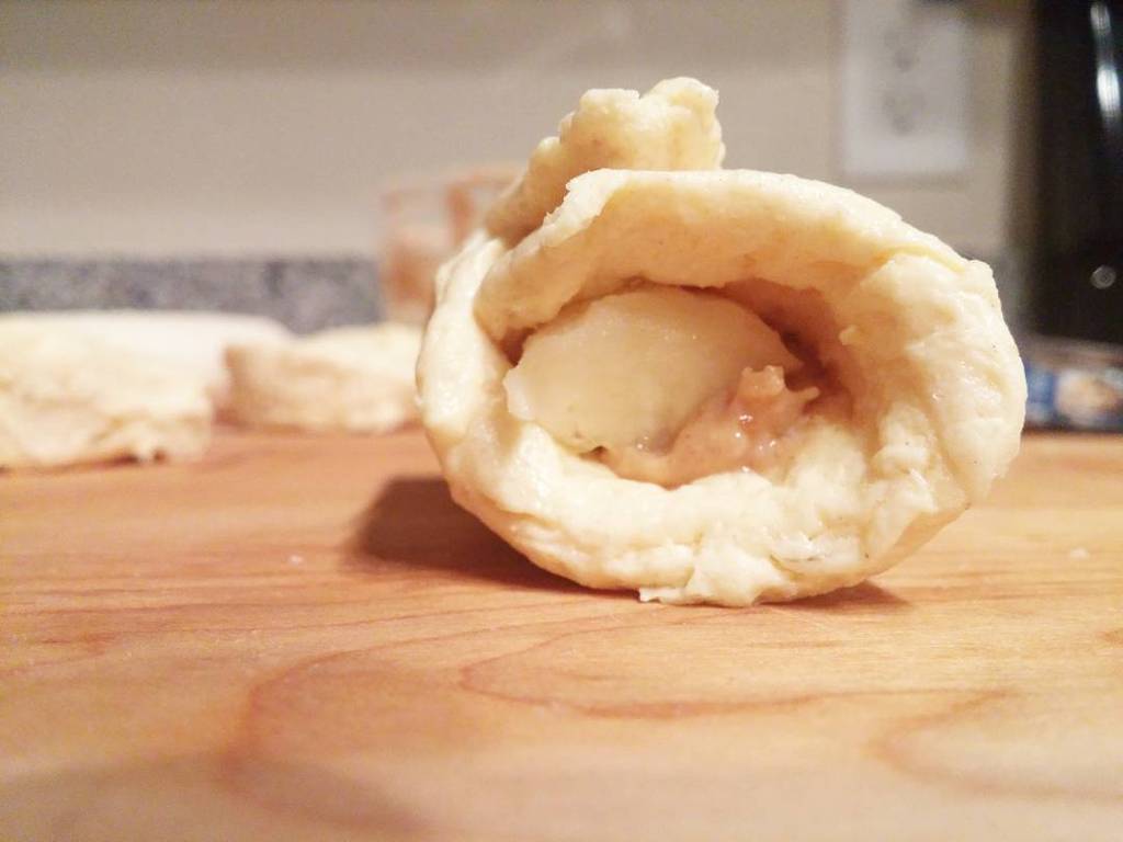 HeySamPreston's tweet photo. Peanut butter banana croissant! 
#cookingwithsam http://t.co/femyS2mIJQ http://t.co/NaflBjQH5k
