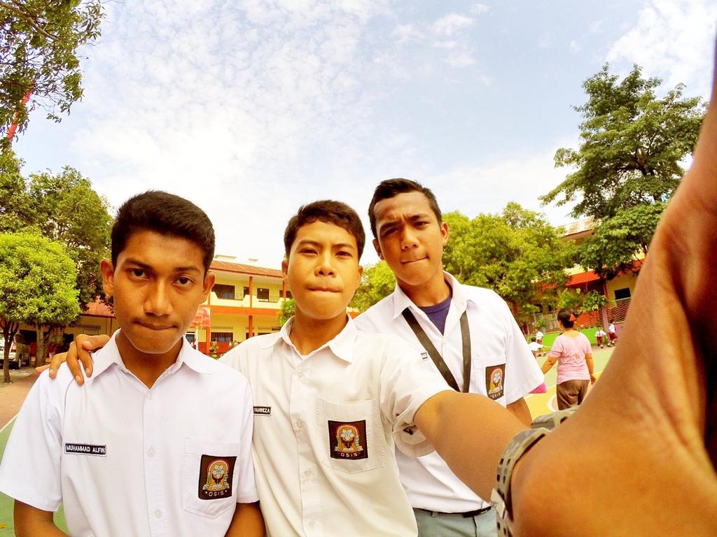 alfin__muhammad's tweet photo. Suatu saat nanti aku bakalan rindu di masa masa ini (SMA) 🙇 #Xiaomi #sekolah http://t.co/hzhHjxEBFQ