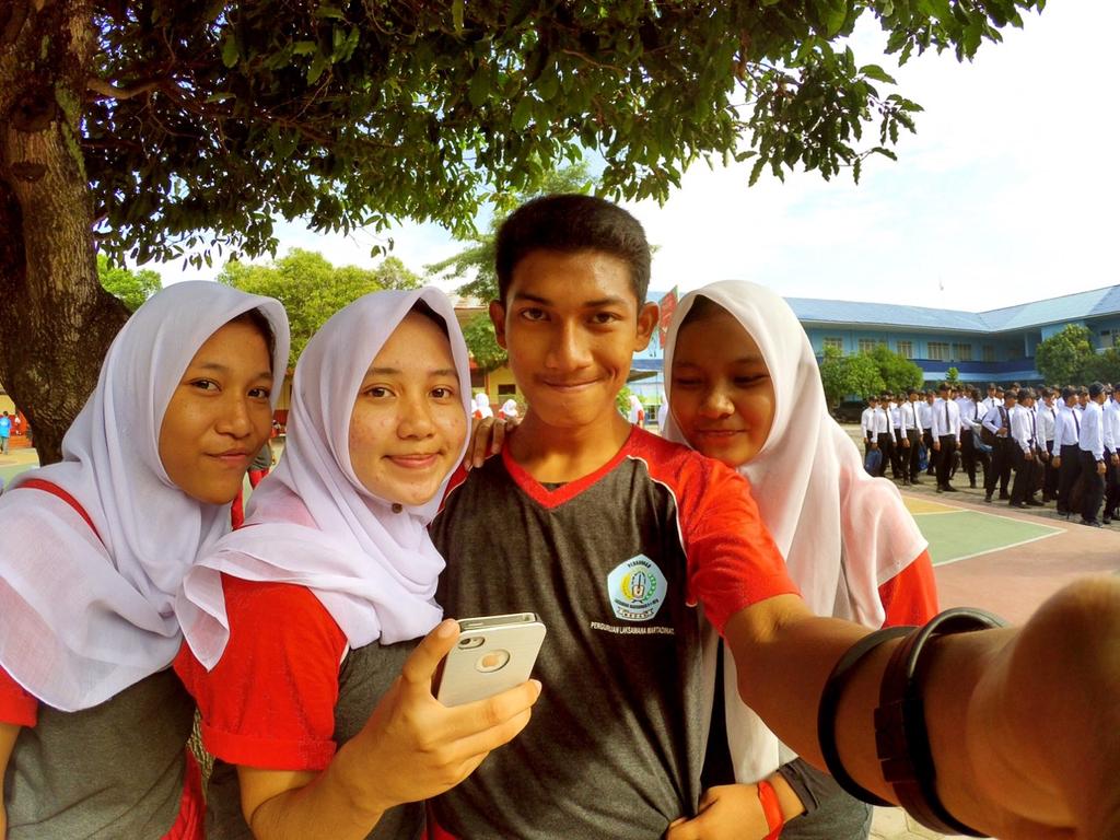 alfin__muhammad's tweet photo. Suatu saat nanti aku bakalan rindu di masa masa ini (SMA) 🙇 #Xiaomi #sekolah http://t.co/hzhHjxEBFQ