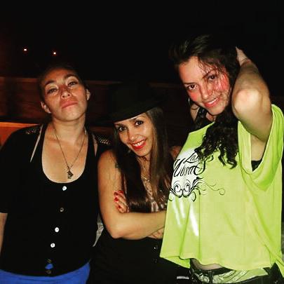 Las_Musas's tweet photo. #LasMusas @dCo_Co  @Kunti_Shaw  @Mai_deRimas  en uno de nuestros días más importantes en la presentación de #Victoria http://t.co/h4gscVdbJB