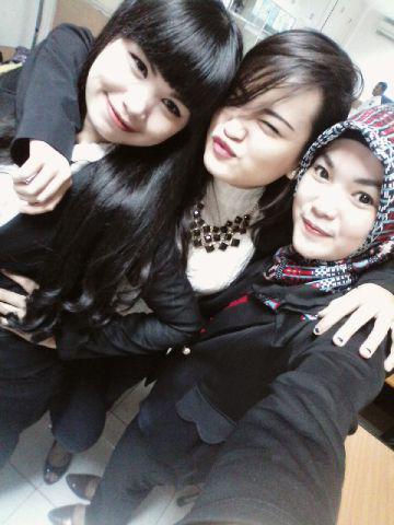 echa_oke's tweet photo. Bank UOB team (ง'̀⌣'́)ง http://t.co/xxnSwnEmBQ