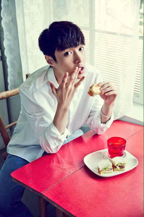 Nachi921126's tweet photo. 祝你生日快乐!张艺兴🌟
韓国と中国、世界中を飛び回って大変だけど、これからもレイさんを応援しています♪
#HaapyLayDay #HappybirthdayYixing #张艺兴1007生日快乐 http://t.co/79zRr6n38S