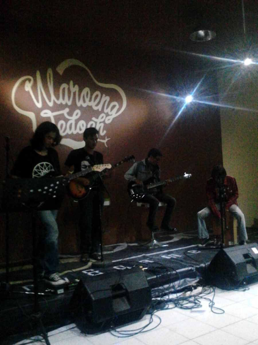 and now on the stage <a href="/veinrovsound/">veinrov</a> enjoy the blues music ! #senandoengtedoeh part 2.