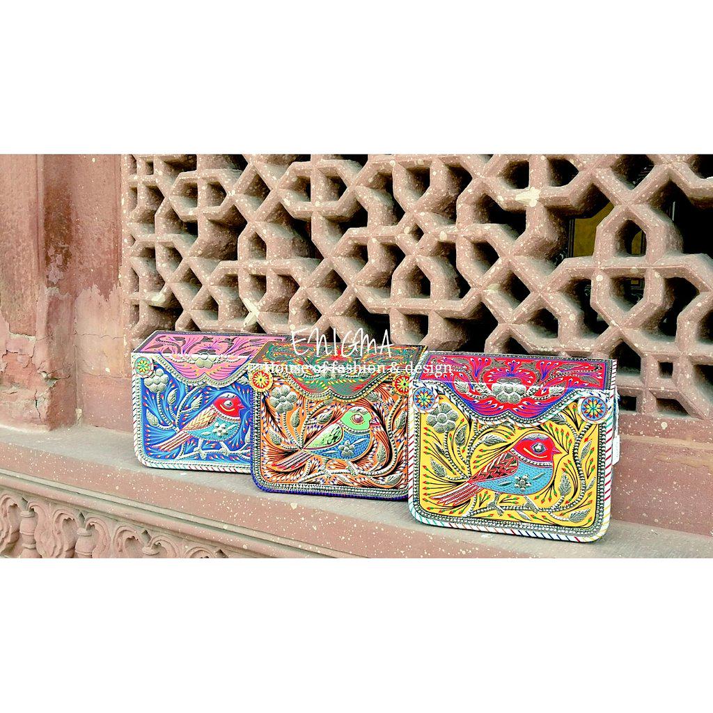 EnigmasCreation's tweet photo. #truckartinspired #bags #clutches #easternbliss #shahiqilla #revisitingthepast #heritage #mughal #grandeur #PHOTOS http://t.co/Vvv4GDs4Qf
