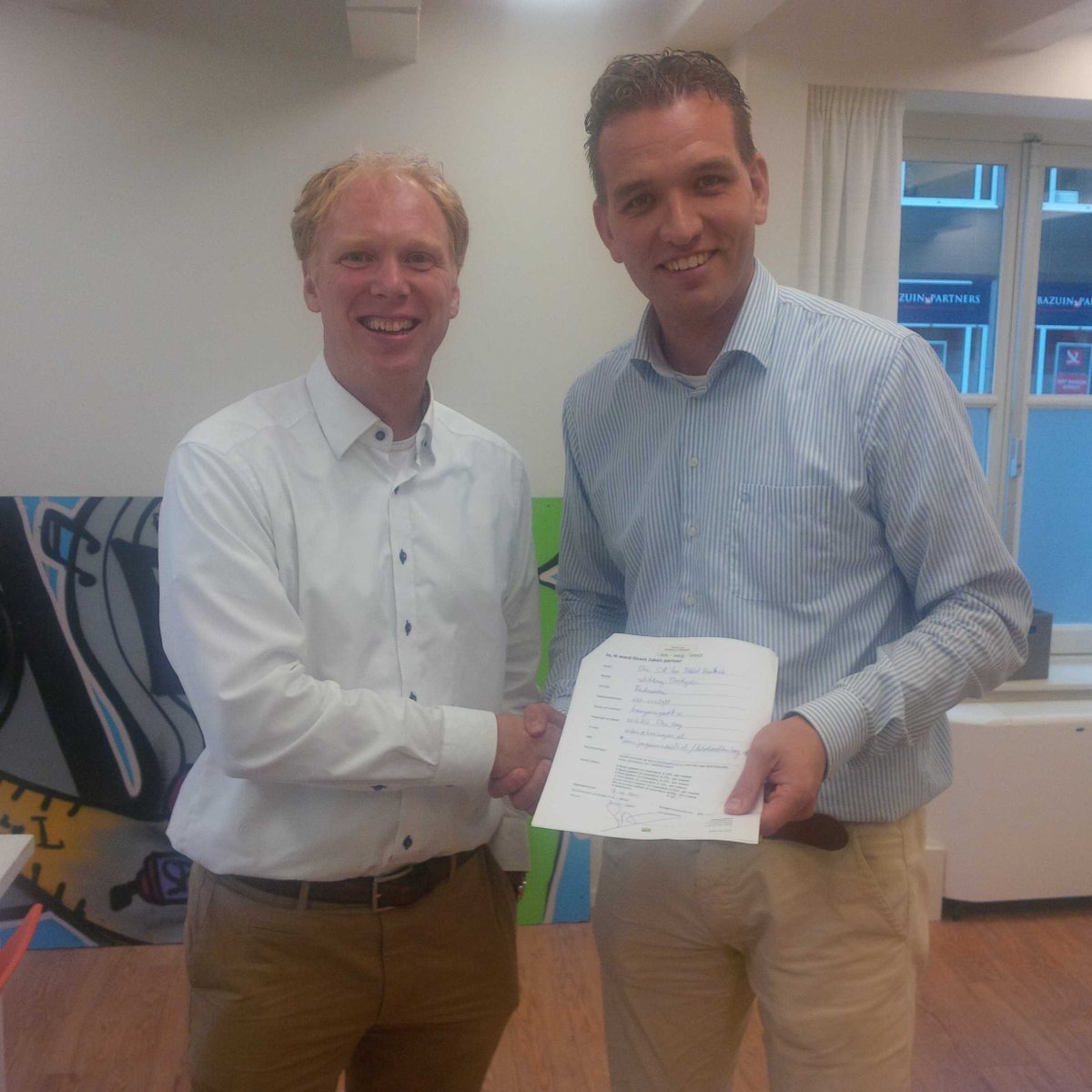 WillemGreving's tweet photo. Vandaag een samenwerking aangegaan met @denhaagdirect @jeroenmann om #jongerenindelift online te promoten! http://t.co/HcKZwJ23Om