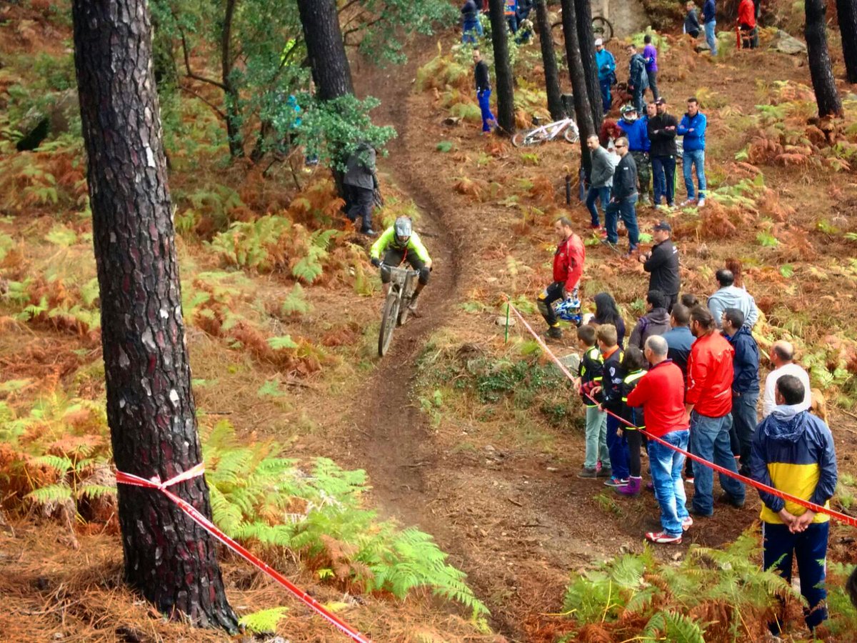 CiclesSans's tweet photo. @ponseduard al Campionat d'Espanya d'#enduro a #Porriño, 44º general i 8º Master 30B. Enhorabona Edu!
#ciclessans http://t.co/tzBmMbTAWN