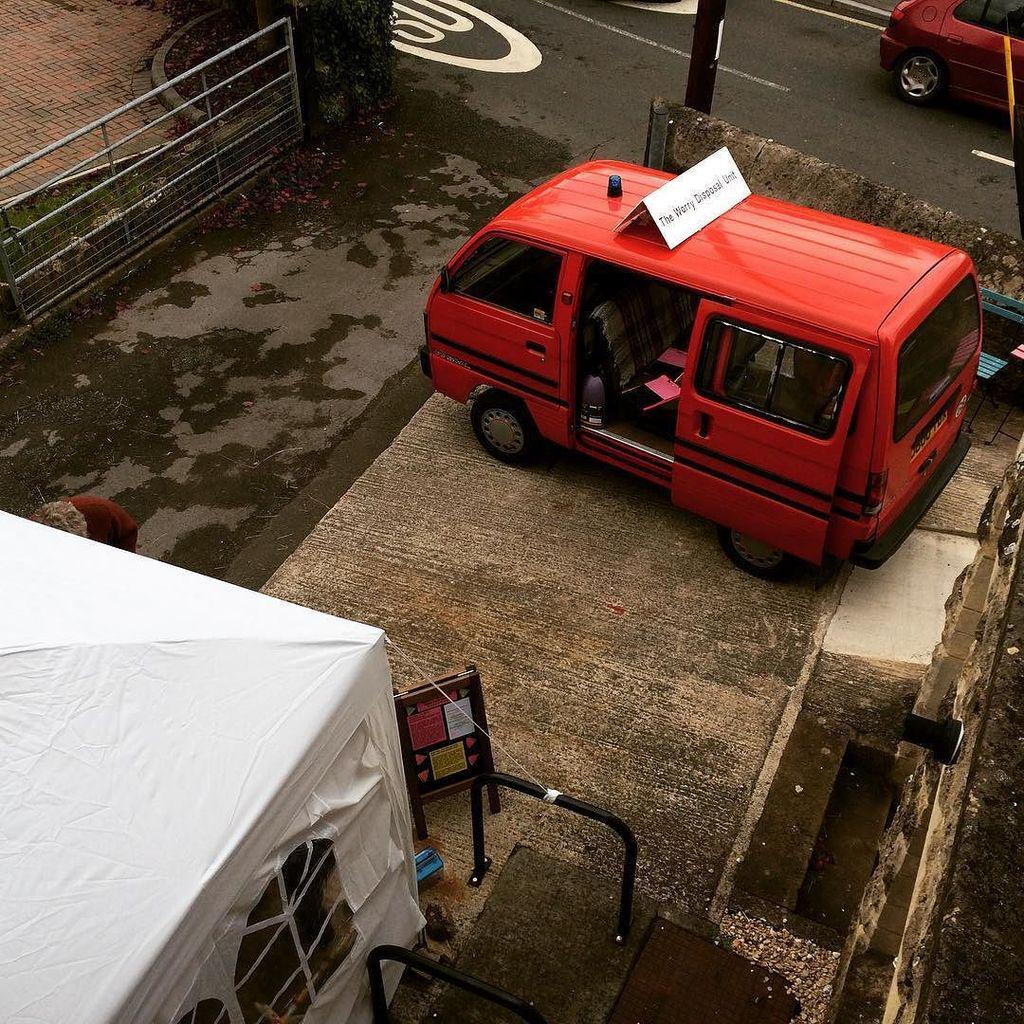 vhradstock's tweet image. Come down to the Victoria Hall now and shred your worries for the #needleinthehaystack! #R… ift.tt/1jNWfvX