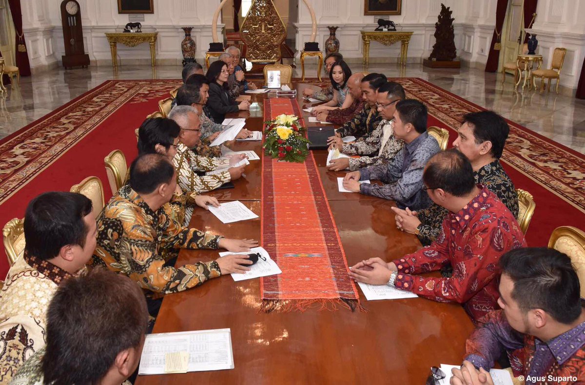 Tadi siang saya berdialog dengan asosiasi tekstil, gula, produsen tepung. Mereka menyambut positif paket ekonomi -Jkw
