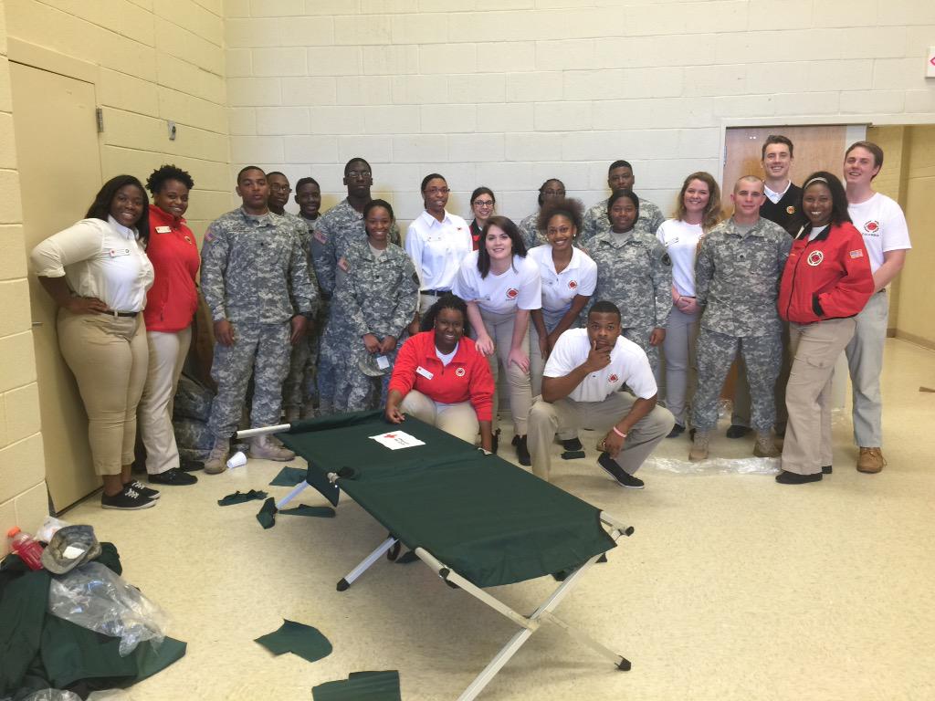 CityYearColaSC's tweet photo. We serve in partnership we are @CityYearColaSC @CityYear @nationalservice #SCFlood #SChome http://t.co/rZa3ob77vO