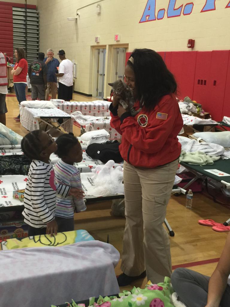 CityYearColaSC's tweet photo. We serve in partnership we are @CityYearColaSC @CityYear @nationalservice #SCFlood #SChome http://t.co/rZa3ob77vO