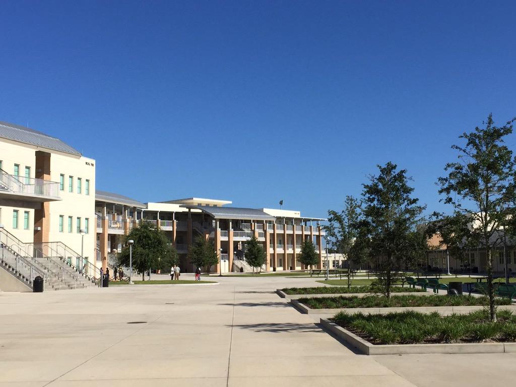 savstateadmis's tweet photo. SSU recruiter, Ms Garcia at #EvansHigh School, #Orlando #FL. #ssurecruits #floridarecruitment http://t.co/WtRwqnGzqV