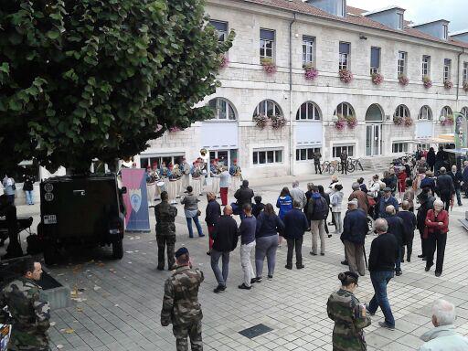 armeedeTerre's tweet photo. En présence de Messaoud, la Nouba du #1RTir se prépare pour la prise d’arme de 18h 🎺🎶🎼🎵 http://t.co/UEZ14aKm9y