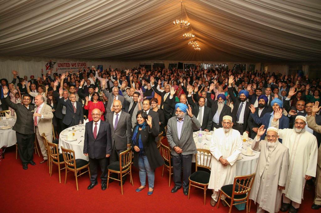 AsianVoiceNews's tweet photo. #UnitedWeStand @UKWelcomesModi http://t.co/3M6cjuFvX8 http://t.co/Pv1t5ECeRn