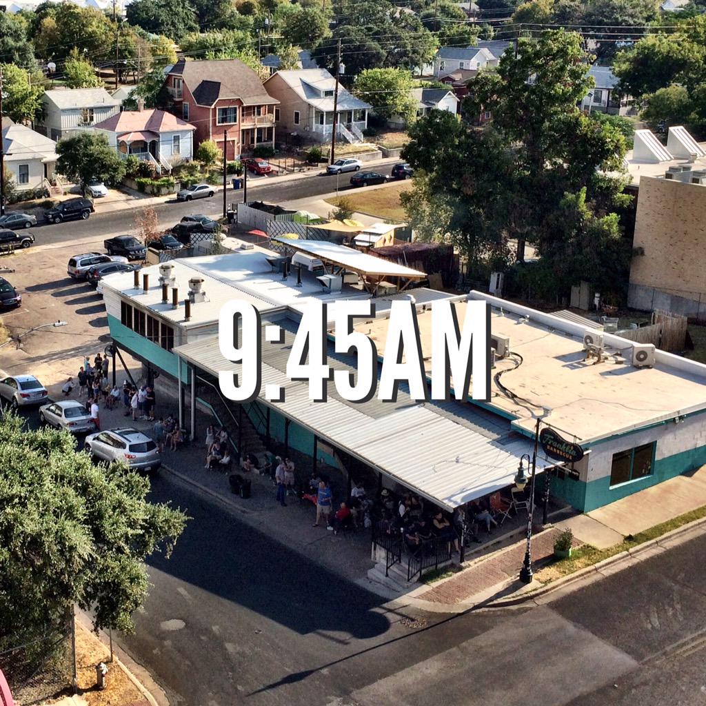 FranklinBBQline's tweet photo. SHORT LINE! You know how it goes. Doors in a little over an hour! #bbqueue #humpday http://t.co/1tV7O4BJrb