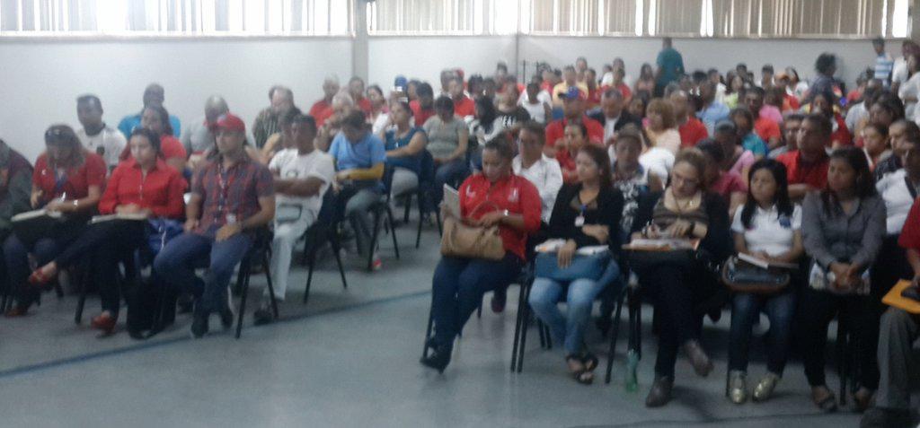 LaraMisiones's tweet photo. Presentación Líneas del Plan de Movilización Sistema de Misiones @luisreyespsuv @AlmirantaEnLara @JuanSierraPSUV http://t.co/R9B0nSaCRL