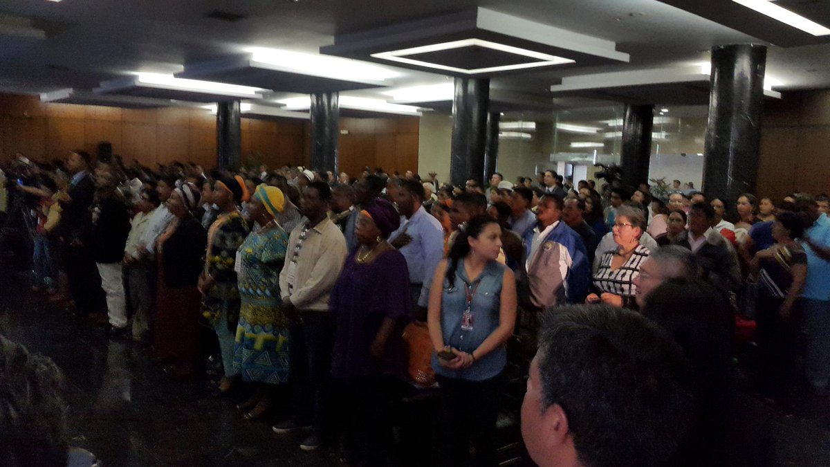 Iniciamos mesa de dialogo del proyecto de ley de tierras  con casa llena en la asamblea nacional