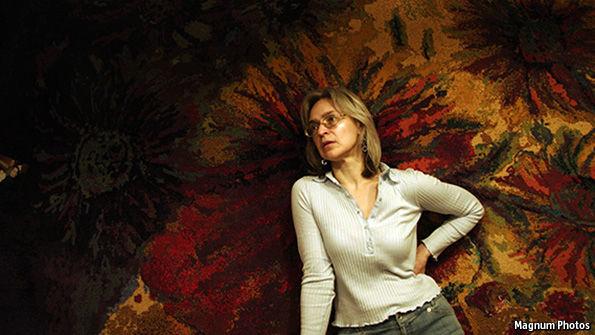 EconCulture's tweet photo. Anna Politkovskaya had a sharp pen and steel nerves, she was assassinated #onthisday in 2006  http://t.co/uchOL4KmD4 http://t.co/LpUJ2aKnwy