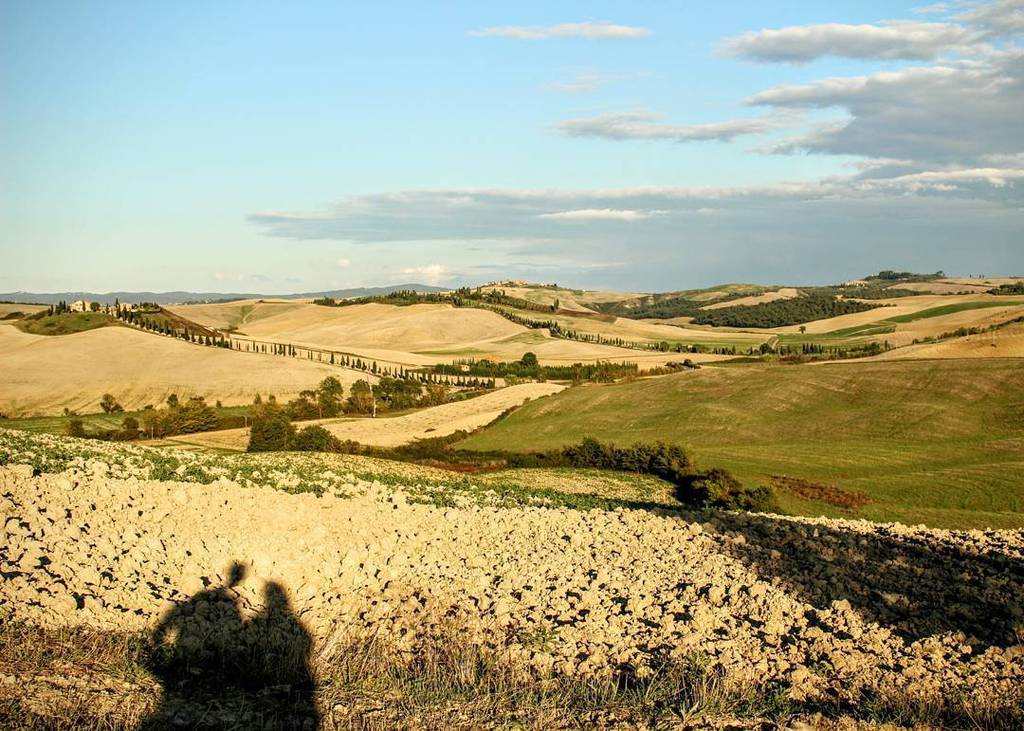 tuscanygram's tweet photo. Noi 💑 e questa meraviglia
#aroundsiena #cretesenesi #medane #igerssiena #igerstoscana #i… http://t.co/bBPanZgn57 http://t.co/4qc5EKPE4K