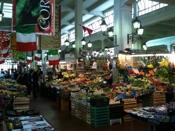 carteinregola's tweet photo. #mercatierranti #piazzadellunità mercato  storico nel quartiere Prati http://t.co/TQaYzOmKpY