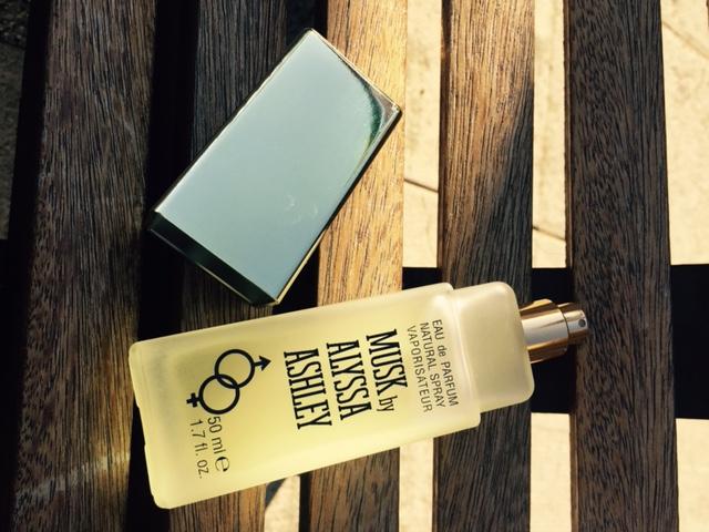 alyssaperfumes's tweet photo. The Original #MuskPerfume by #AlyssaAshley is warm, sensual…and #unisex! Do you wish more? http://t.co/4mawD38vKT http://t.co/CfCrLLYv6p