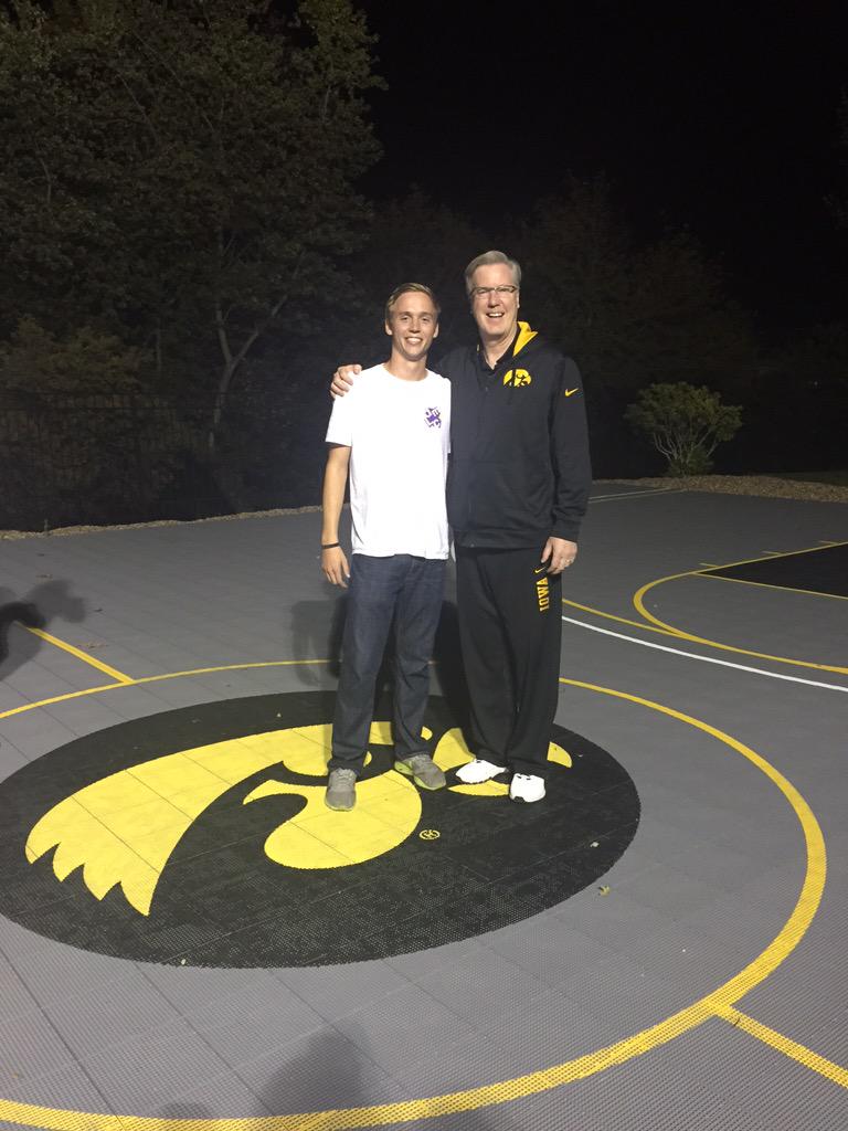 AnnKardell's tweet photo. So proud of our son, Steven, and the wonderful things he is doing with UIowa DM. Look who he has been meeting with! http://t.co/eJWgt42qcX
