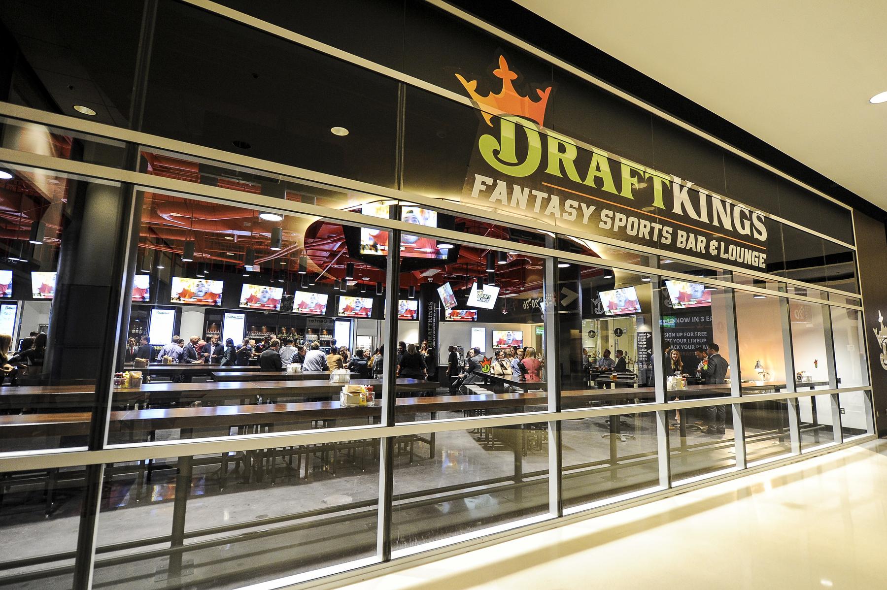 LAKingsPR on Twitter "The new DraftKings Fantasy Sports Bar & Lounge
