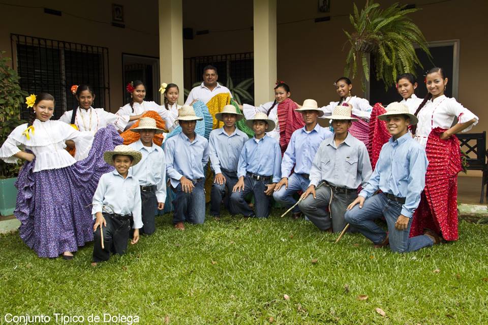 dolega_pty's tweet photo. Nuestro pueblo guarda con recelo las tradiciones, bailes y trajes típicos de la región #OrgulloPanameño #PTY http://t.co/FhfeoS3jVD