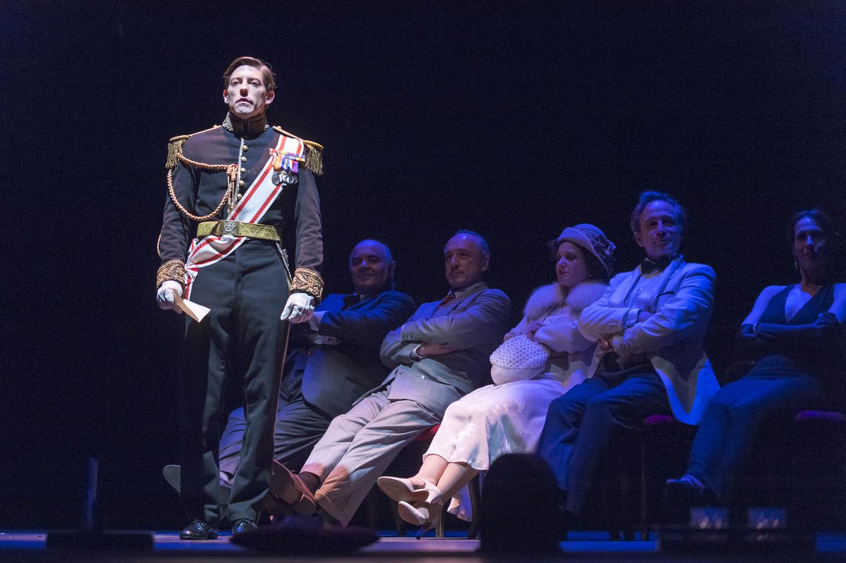 Ayto_Sevilla's tweet photo. Mañana en el Lope de Vega no te pierdas #eldiscursodelrey, con @Adrian_Lastra http://t.co/8R3Afxo9Rm #CulturaSev http://t.co/FvMAqEutHg