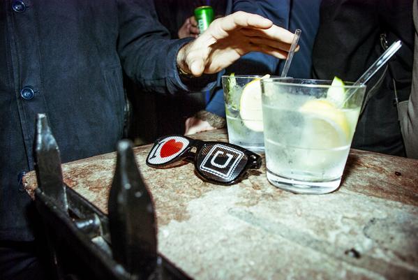 UberUK's tweet photo. Introducing #UberHOUR - happy hour offers exclusively for you: http://t.co/9Ra9IXZZk1 http://t.co/ORsdENcvQm