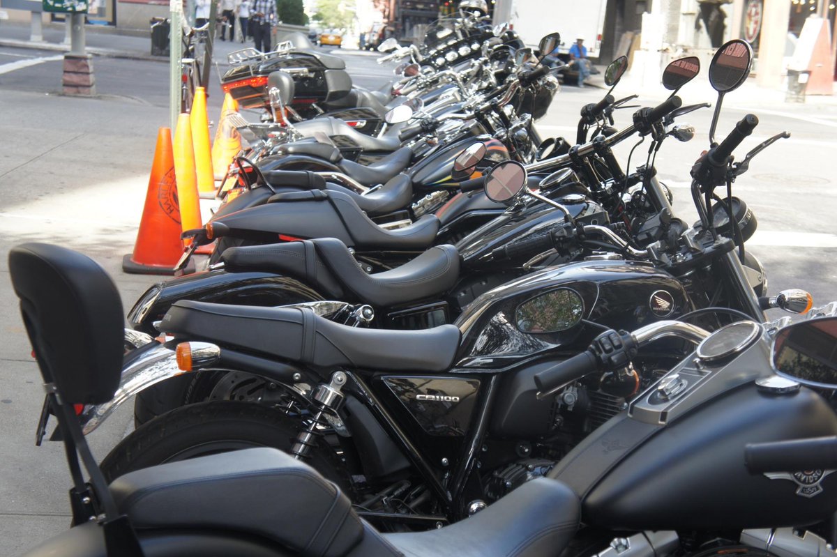 HDofNYC's tweet photo. Ride the fall on an @hdofnyc rental. #HDofNYC http://t.co/XjVkeXTLdB