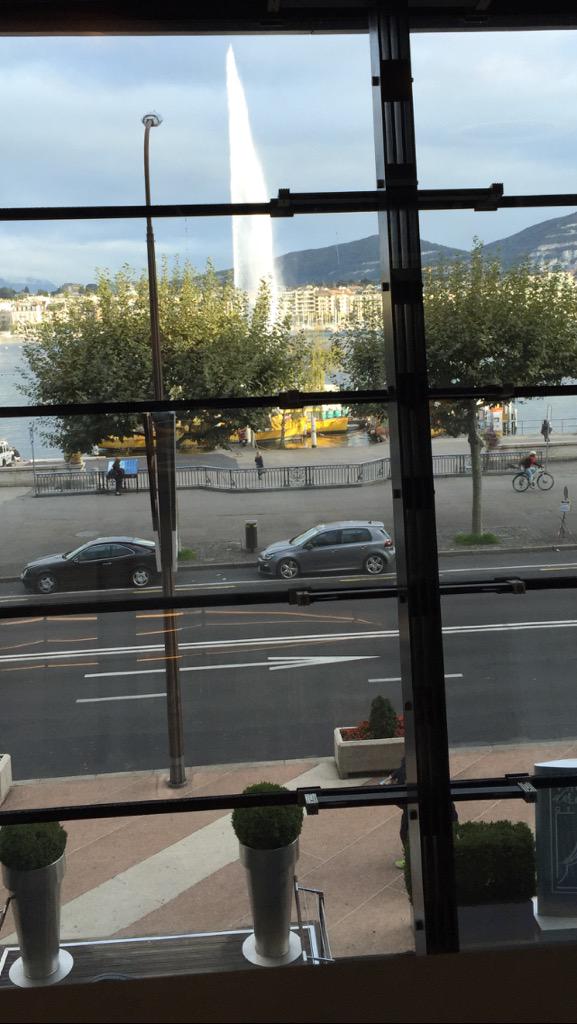 مساء الخير 
من مطعم فندق كمبنسكي والاطلالة الرائعة #اطلالة #جنيف