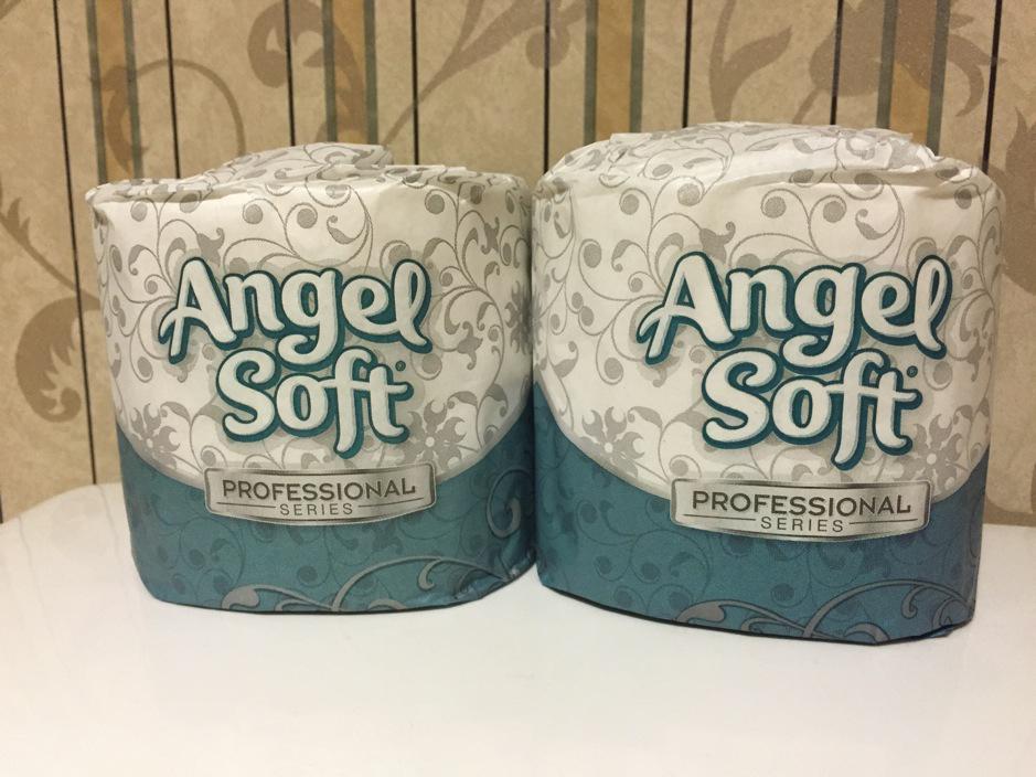 VickiGrantYA's tweet image. As found in my hotel room. I'm now apparently a #professional. #OrcaSecrets #MovingUpInTheWorld