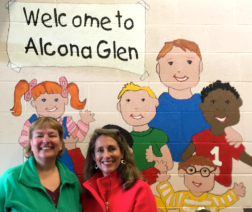 VickiGrantYA's tweet image. Don't we look great in soft focus, Barbara? Thanks for a wonderful time @AlconaGlen #OrcaSecrets #Small Bones