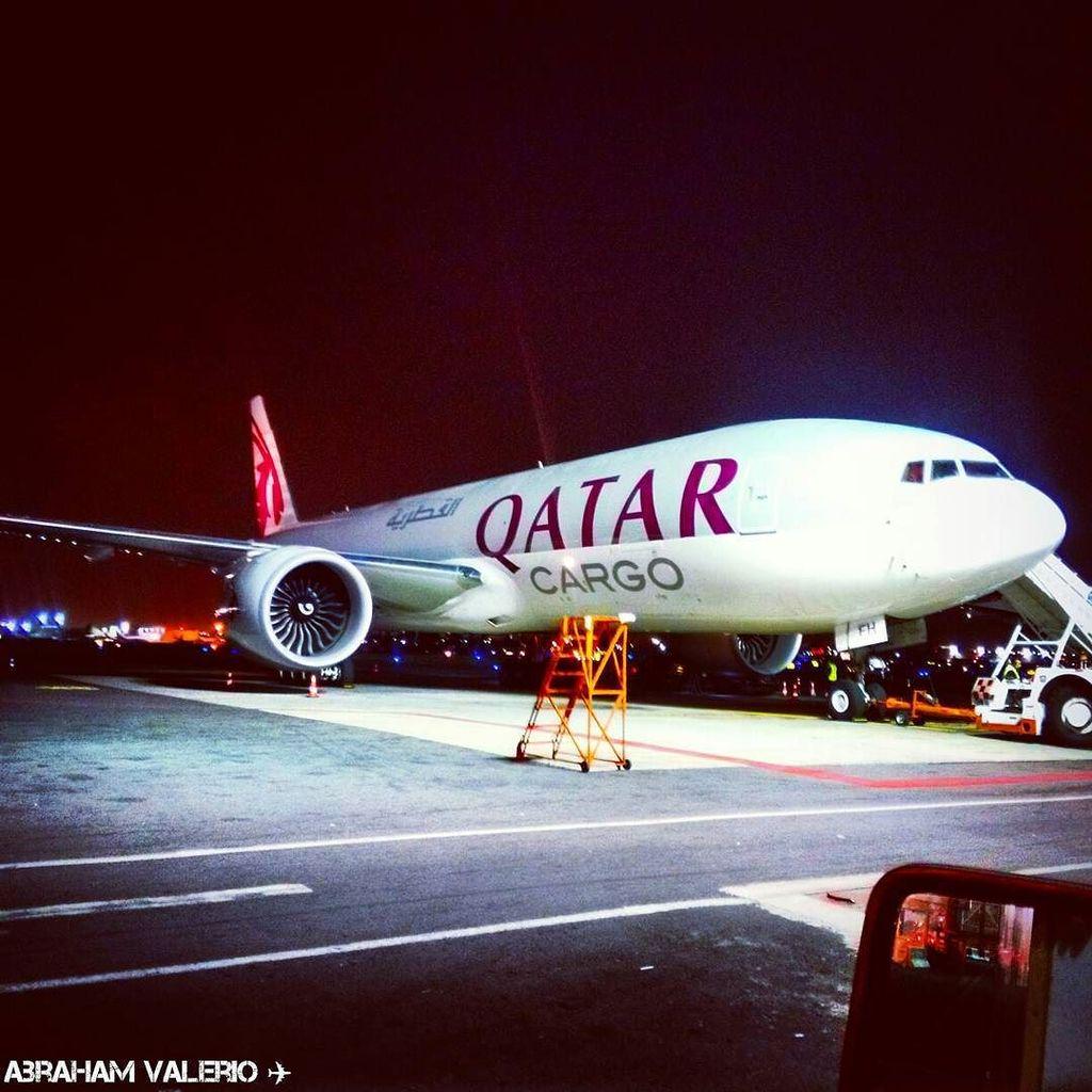 DeltaBravo33's tweet photo. Instagram : by abraham_valerio - #AICM #Terminal1 #Mexico #qatar #QatarAirways #Boeing #b777f #freigth #megaplane #… http://t.co/3UY9JosPsC