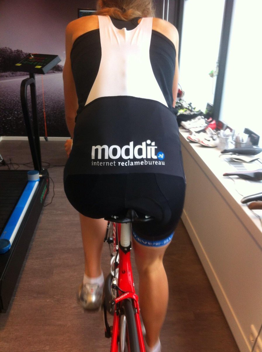 ArjanvdZande's tweet photo. Yesss essax SHARK! @iriberrijon @essaxtwtr @sportpodonu @custom4us #customFORCE !! #podobikefit http://t.co/FjswHhrypL