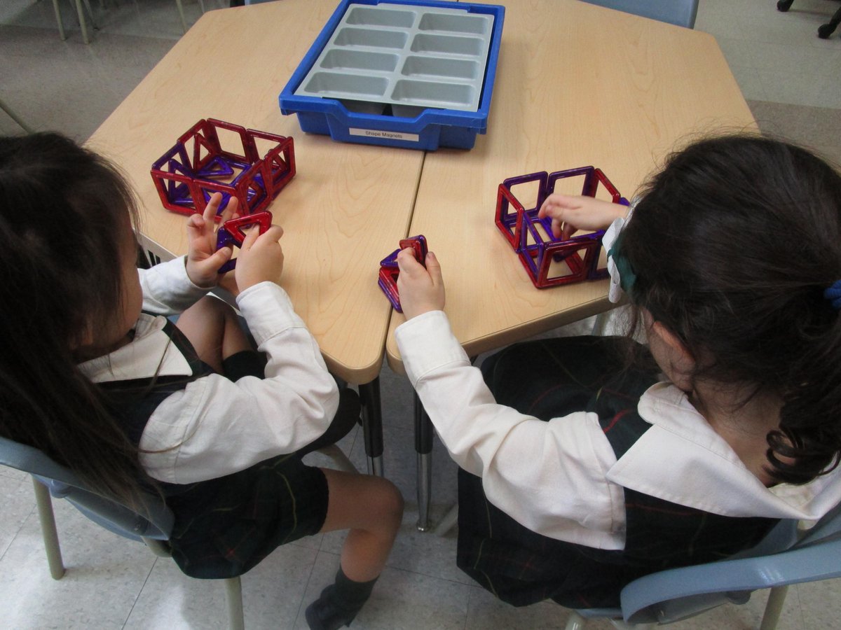 CathyisRetired's tweet photo. JK/SK students #buildingexploration #designthinking http://t.co/mLeNrkWQ1i