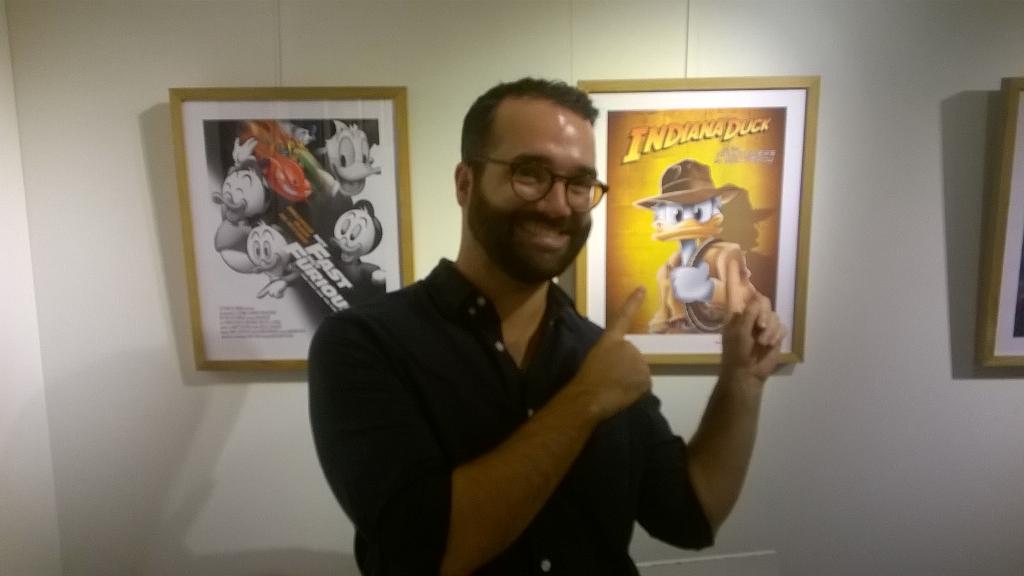 JDMOfficiel's tweet photo. #GPL2015 @poubi inaugure l'expo JDM à la @Fnac des Ternes! Il a revisité les affiches de films avec les clubs du JDM! http://t.co/BXpWj1PKmT