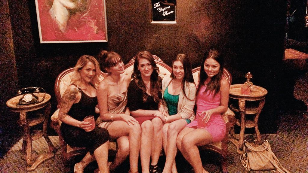 desknowsbest's tweet photo. Uh huh honey 👑 http://t.co/sUgUaxeQR2