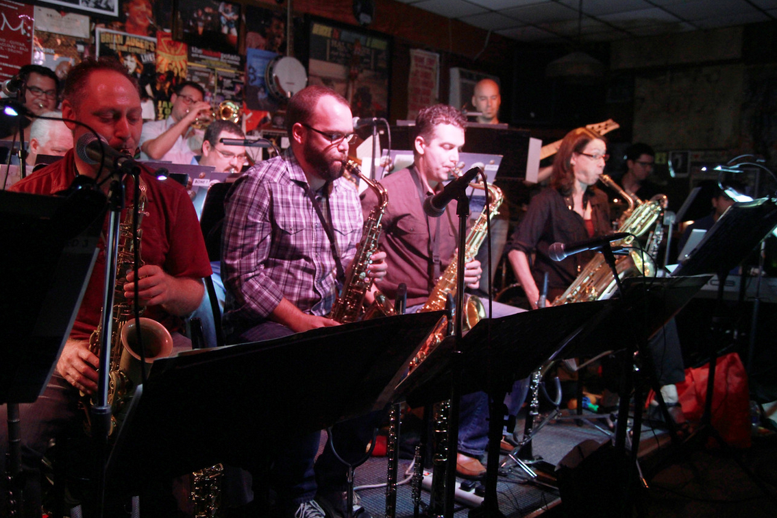 alanchanmusic's tweet photo. Awesome photos from the 9/27 #ACJO concert #thebakedpotato by Dana Ross!
https://t.co/KSpyporbee
#jazz #bigband http://t.co/2CuvSx9wHH