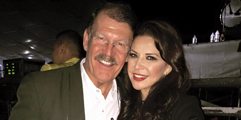 TvBandamax's tweet photo. .@Paolapreciadov realizó dueto con La @Arrolladora http://t.co/ruZFJPLrPQ http://t.co/CekzB7VM3s