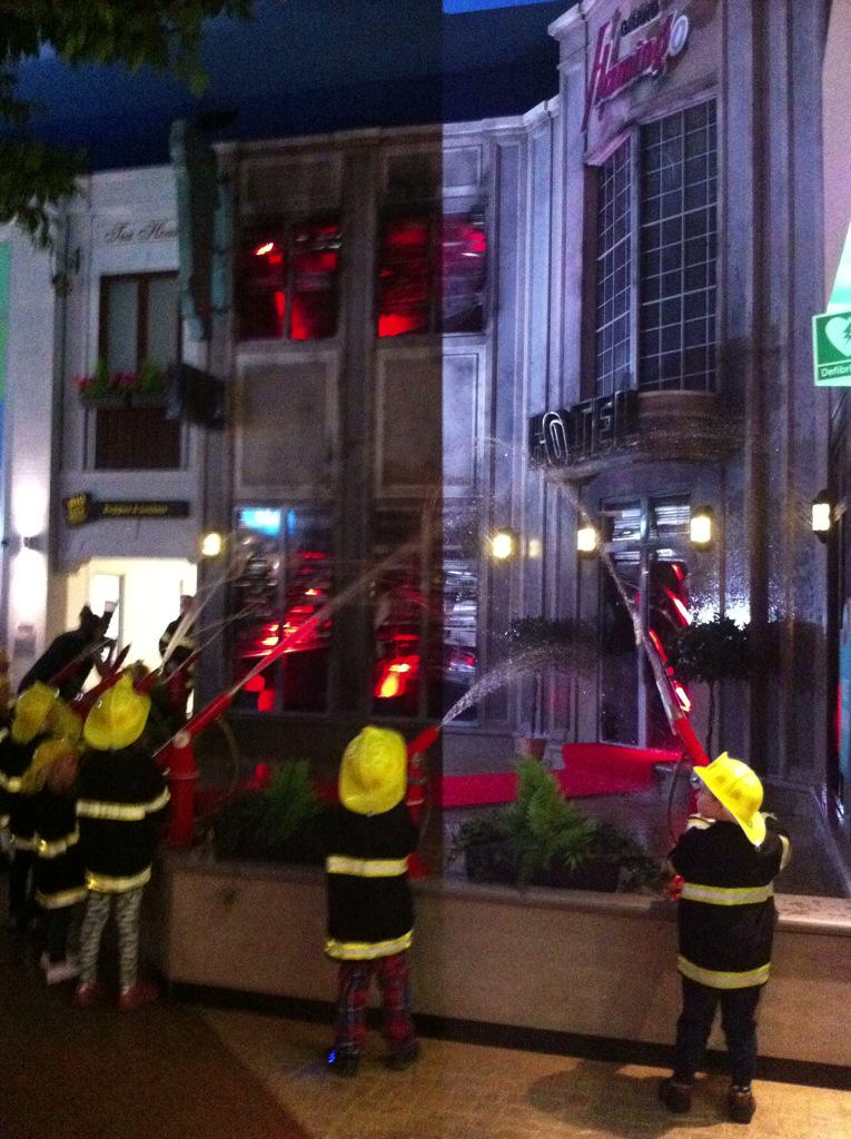 There's a fire in the Grand Flamingo Hotel 😱