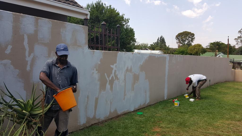 mrcprojects's tweet image. And today we open cracks on the outside walls. Refill the cracks aswell. In Hennops Park.